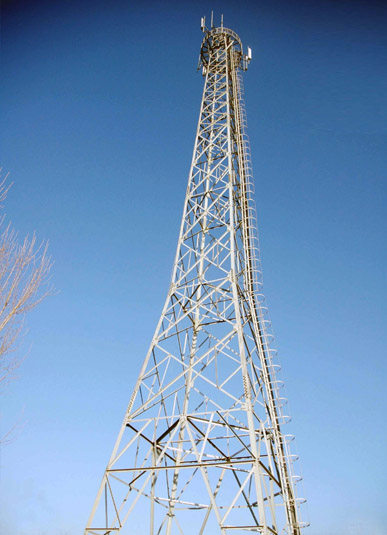 torre de comunicación tubular