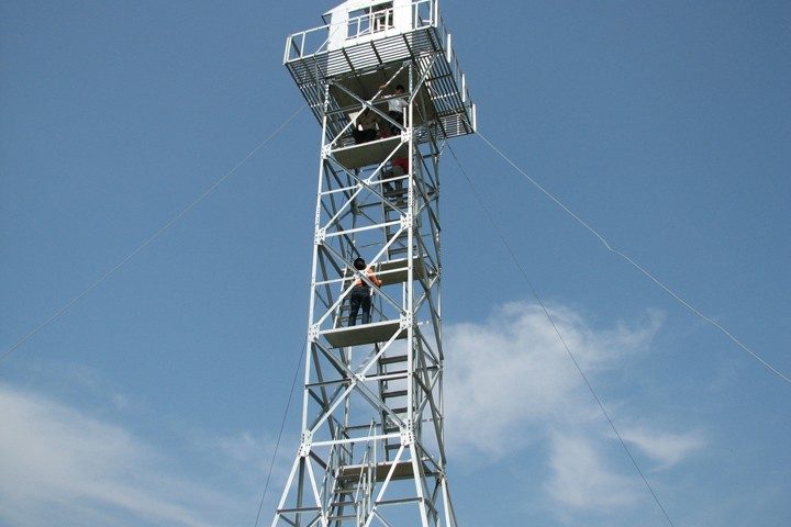 Galvanizing pelatihan Api menara observasi 30m sudut baja tubular