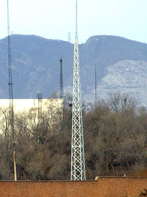 GSM Telecom 4 legs angular lightning protection steel lattice roof antenna communicator radio mast tower