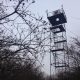 Kafes köşeli çelik platform Dağ ormanı görünümü yangın gözlem gözetleme kulesi