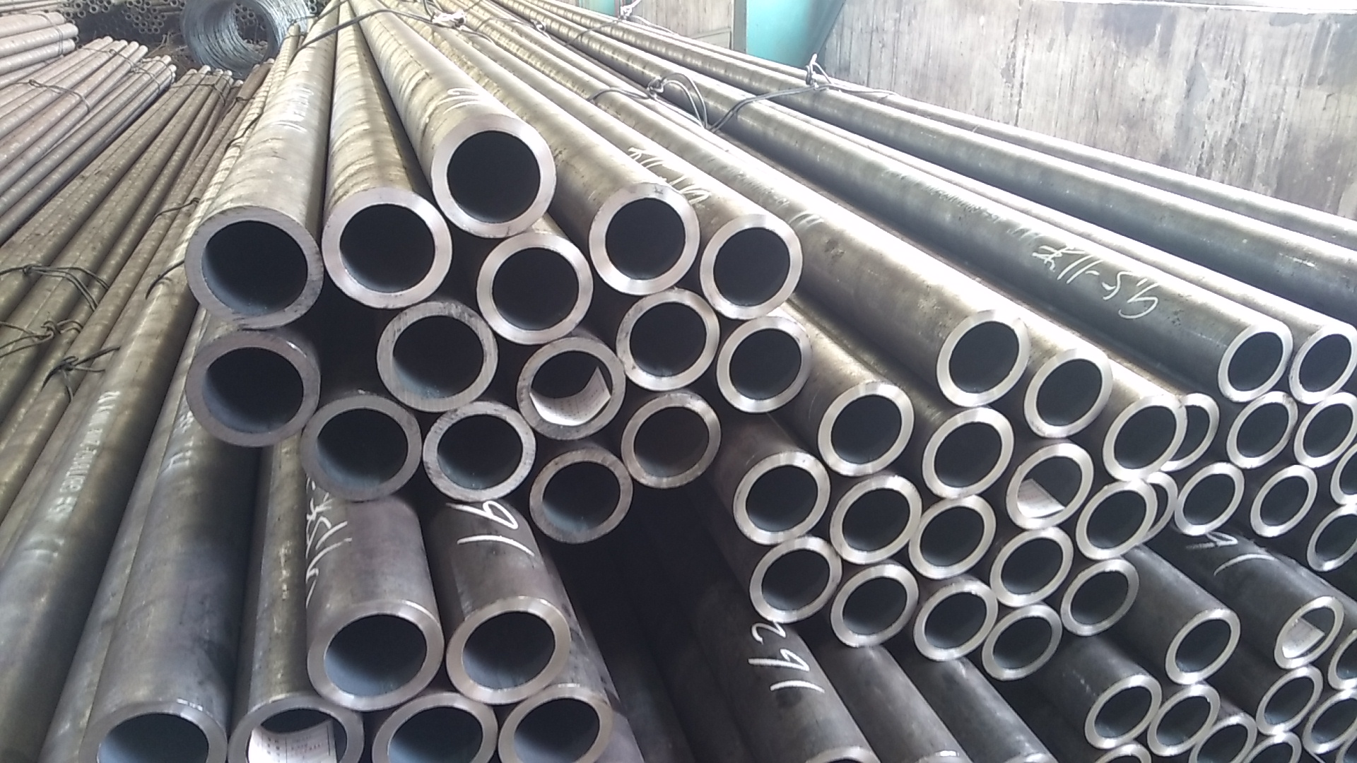 carbon steel seamless tube and pipes a53 a106,q235b ,Kelas dan bahan baja