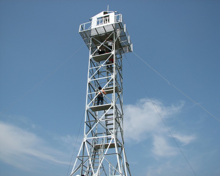 Tour d'observation des incendies en acier galvanisé