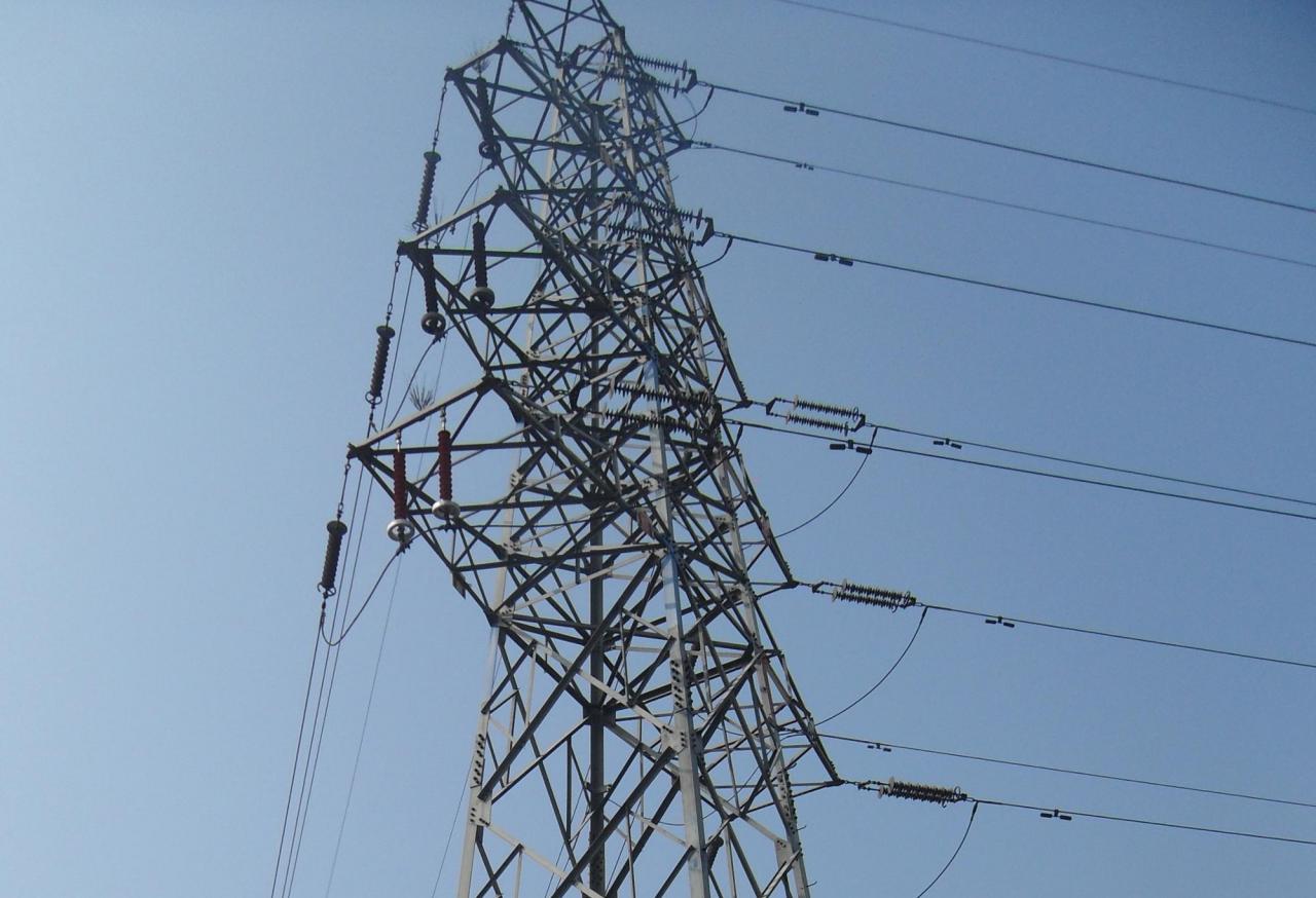 ISO 9001 disahkan 35KV-500KV voltan tinggi talian penghantaran kuasa menara keluli sudut 10-40M