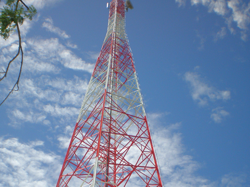 4 berkaki Diri menara baja komunikasi pendukung